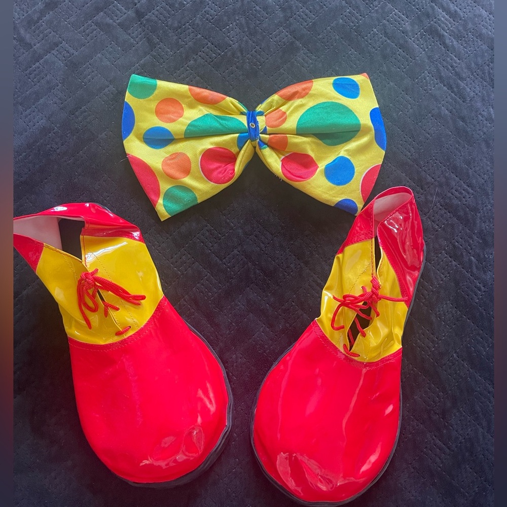 Adult Oversized Clown Shoes & Bow Tie